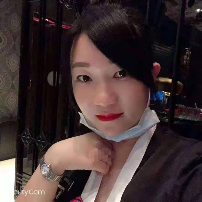 白云小御姐依依